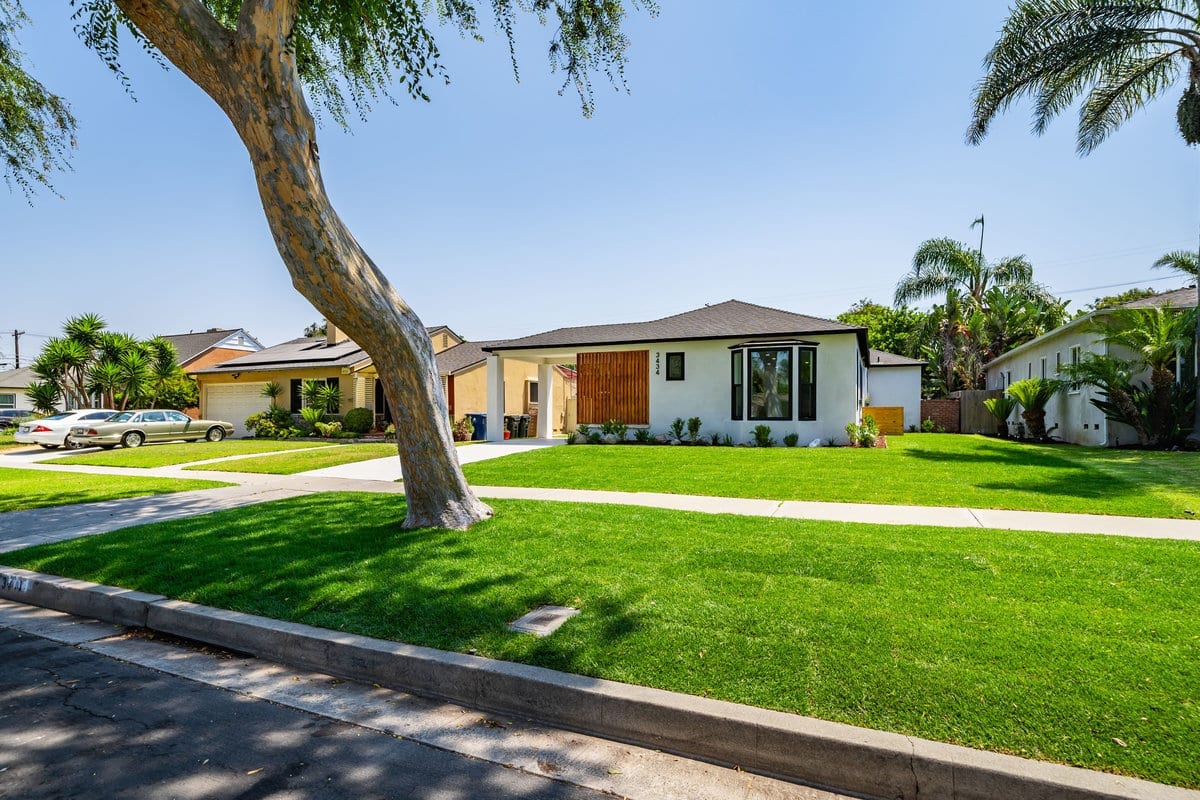 3434 Redondo Blvd Los Angeles, CA 90016