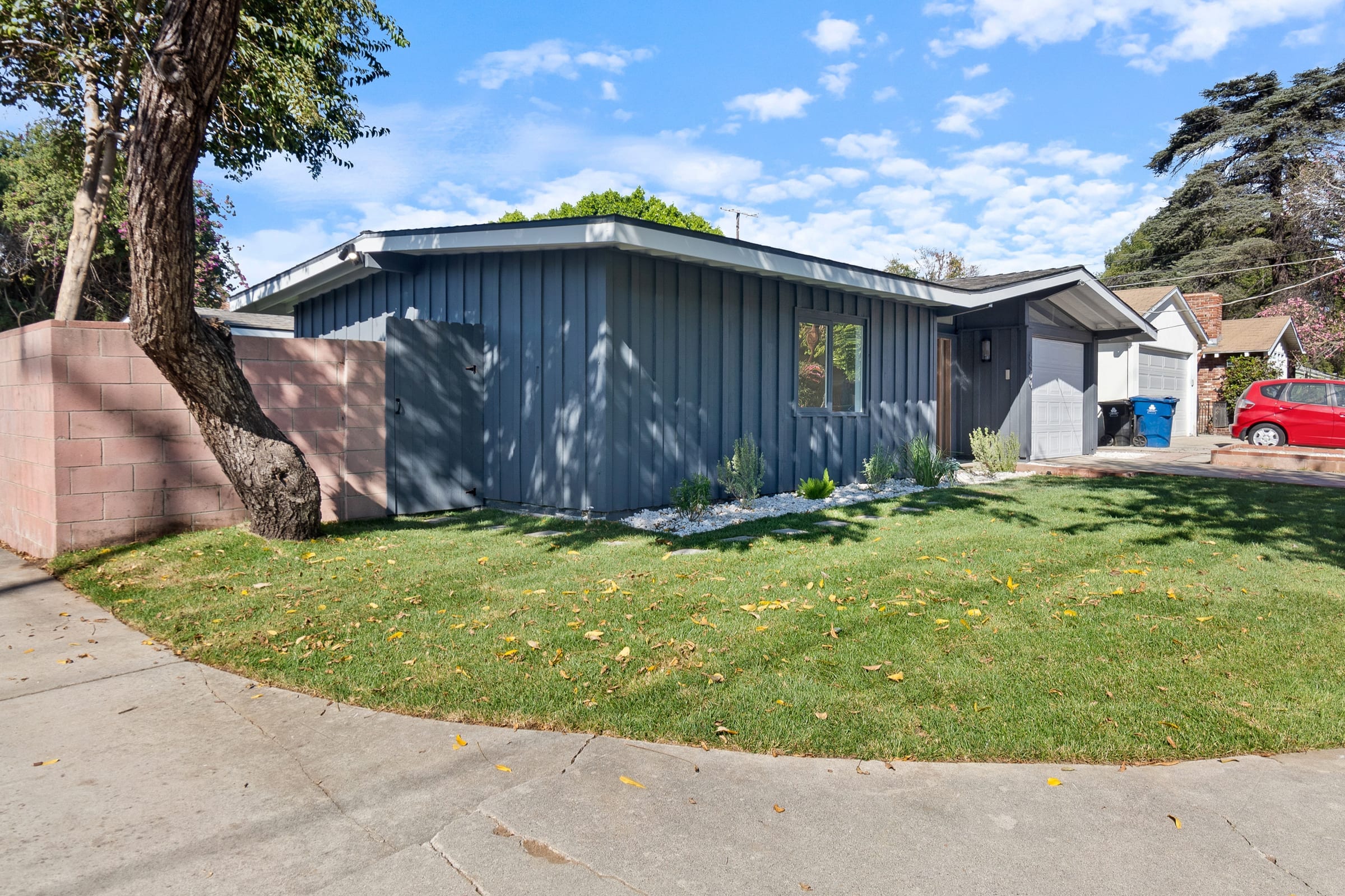6909 De Celis Pl Van Nuys, CA 91406