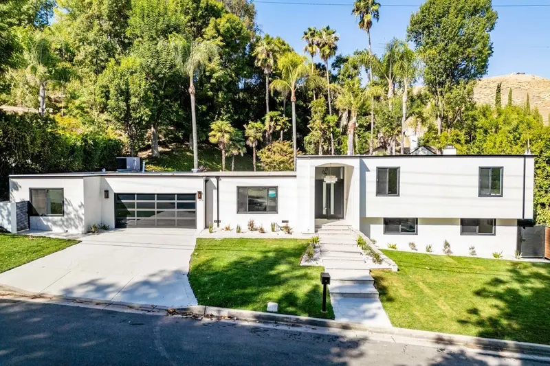 5155 Del Moreno Dr Woodland Hills, CA 91364